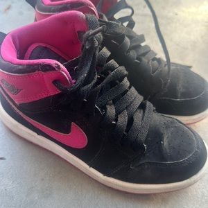 Jordan 1 retro black and pink high tops 1.5. Light scuff on top